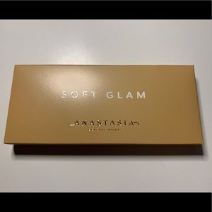 New with box! Anastasia soft glam palette